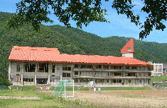 野沢温泉中学校の外観